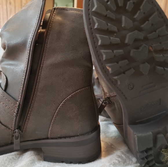 Boots - Picture 2 of 4